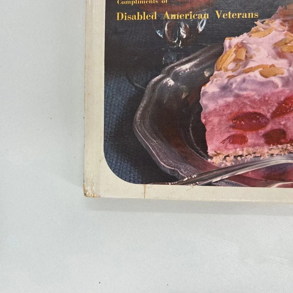 Pillsbury's Bake Off Dessert‎ Cook Book 1971 Vintage Recipes Pies Cakes Favs